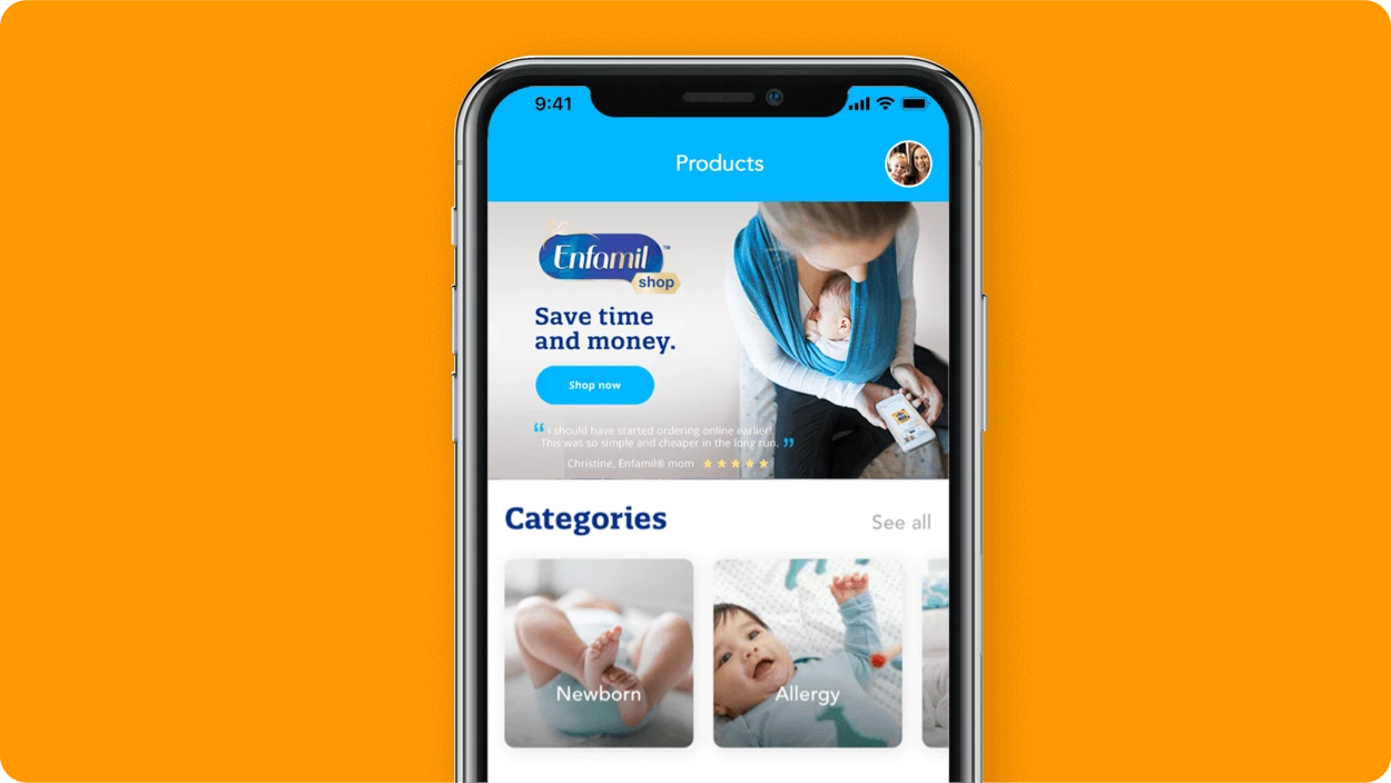 Teléfono que muestra productos en la aplicación móvil Enfamil