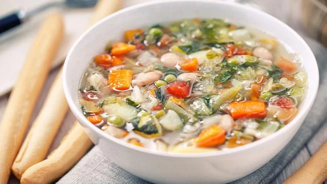 Bowl of minestrone grande